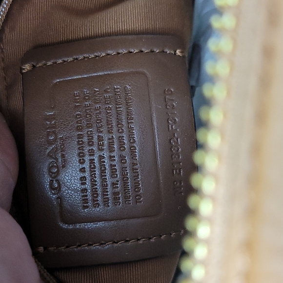 SOLD OUT Coach Pebble Leather Large Bennett Bag - Picture 7 of 7